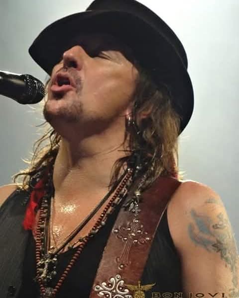 ivanaLea11's tweet photo. Richie was the main wheel of the band Bon Jovi..talented guitarist, brilliant singer, writes songs with soul and heart and creates music like a magician. Jon was always jealous, everyone loved Richie, fans, musicians, etc. Richie, we are here for you❤️ https://t.co/6UxIn6zWw0