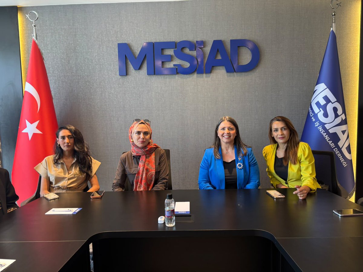 mhpgungorenilce's tweet photo. MHP İstanbul Kadın Aile Çocuk ve Engelli Politikalarından Sorumlu İl Başkan Yardımcımız Sn. Büşra Düzgün Kaya,MHP Güngören Kadın Aile Çocuk ve Engelli Politikalarından Sorumlu İlçe Başkan Yardımcımız Sn. Deniz Eser ve Kaçep üyelerimiz ilçemizde bulunan esnaf ve girişimci kadınları ziyaret ederek İl Başkanımız Sn. Volkan Yılmaz’ın selamlarını iletti. 

MHP İstanbul Teşkilatları olarak her daim yanlarında olduğumuz mesajını paylaştılar.

Bütün hanımefendilere işlerinde kolaylık, başarı ve bereket dileriz.
@_MHPistanbul_ 
@BBvolkanyilmaz 
@BBusraduzgun 
@kemaluysalmhp