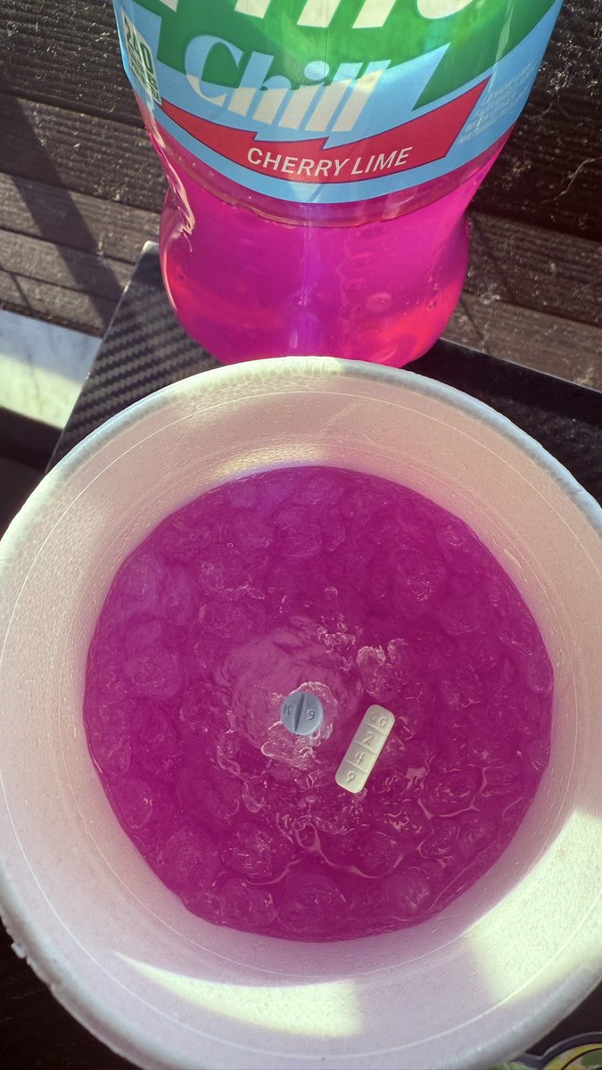 NLMBmeechy's tweet photo. "What's that floatin in yo cup" 
Mind yo business 🤫 #drugtwt https://t.co/zJ4u0271Rt