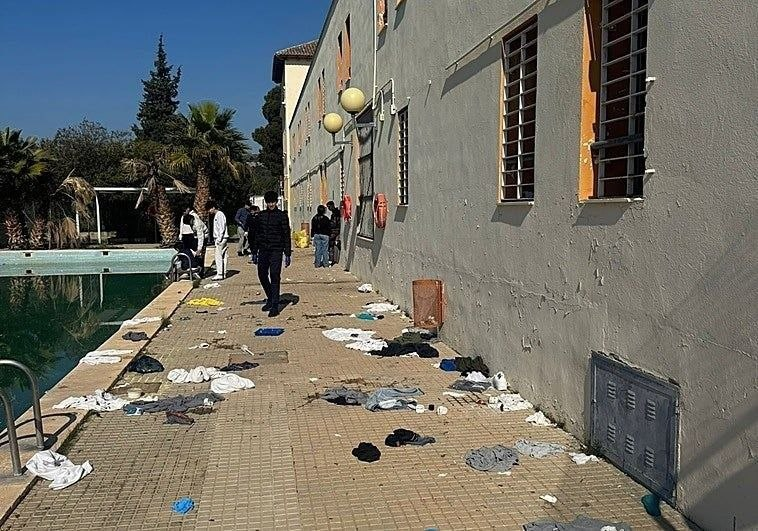 Chema_Leiva's tweet photo. COLAPSADO el centro de supuestos menores de Alborache (Valencia).

Lo que un día fue un albergue del Frente de Juventudes, donde se formaba a la juventud en valores, disciplina, deporte y amor a España, es hoy un ESTERCOLERO lleno de invas0res.

Un claro reflejo del DETERIORO... https://t.co/9GKwVC1k0a