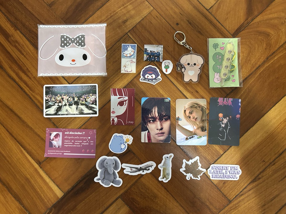 giovana_lin's tweet photo. feedback positivo para @mingoochrry e @marecollector!!
chegou tudo mto bem embalado, vieram bastante brindes e amei tudo, mto obrigada pelo carinho e atenção com tudo!!❤️ 
foi a minha primeira ceg e já amei, achei bem tranquila e organizada e as goms são uns amores tbm🫶 https://t.co/Vj7CN5pB70