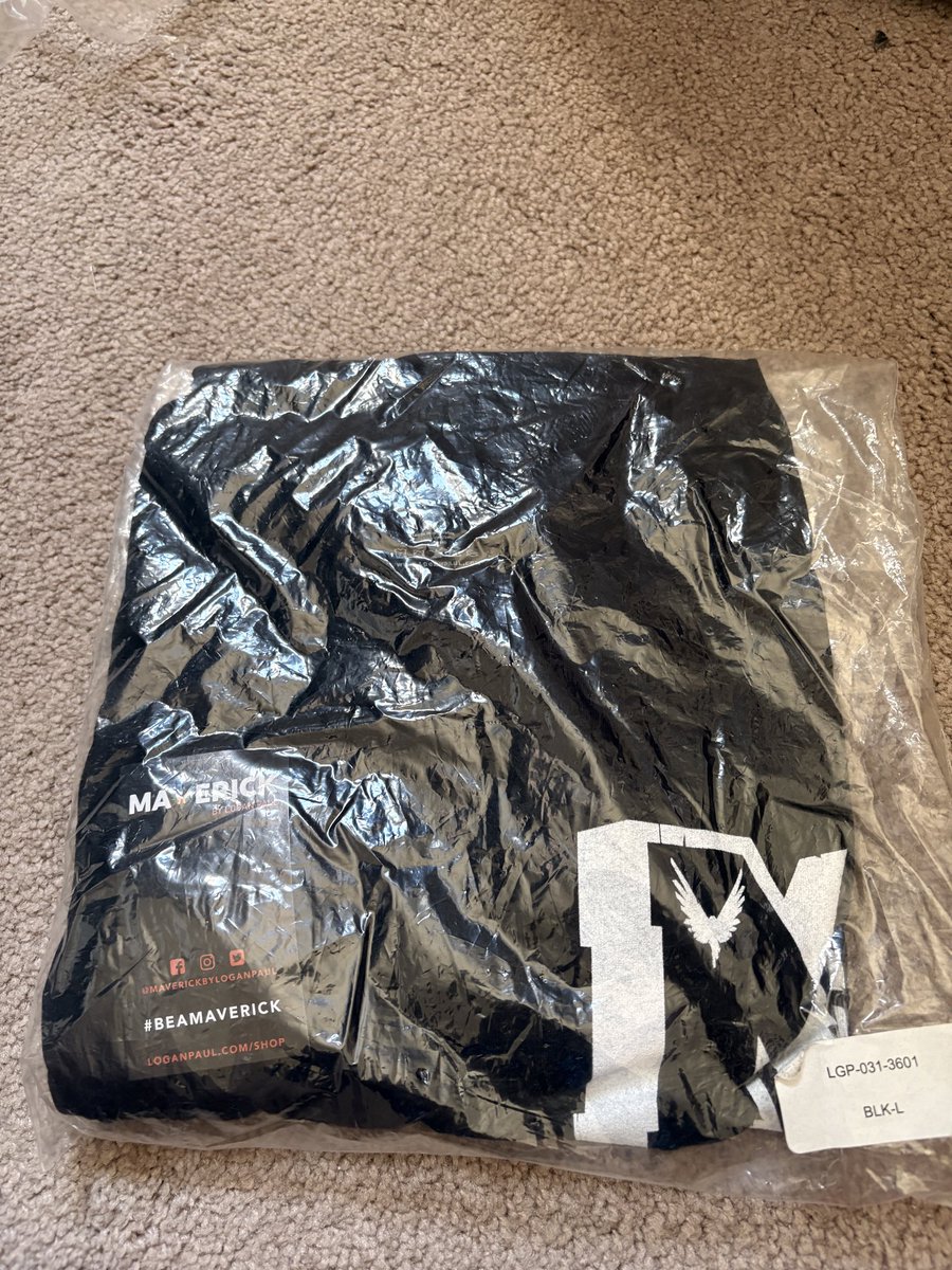 DanielleG88's tweet photo. Hey @LoganPaul, what do you think the value of this would be? That’s ok, I’ll hold it for another 10 😎#beamaverick https://t.co/7sd59DNBTY