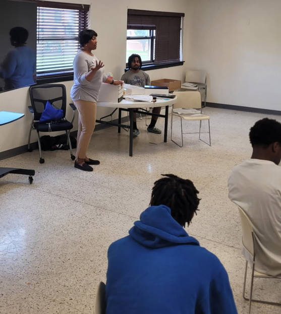 OmahaFederalCU's tweet photo. Yesterday, our very own 72nd Branch Manager Cathy Banks presented key financial tips to the @StepUpOmaha class at ENCAP. Topics included building strong banking relationships, saving money, credit union vs. bank differences, account opening, goal setting and job skills. #ncul https://t.co/UbQFnXLVia