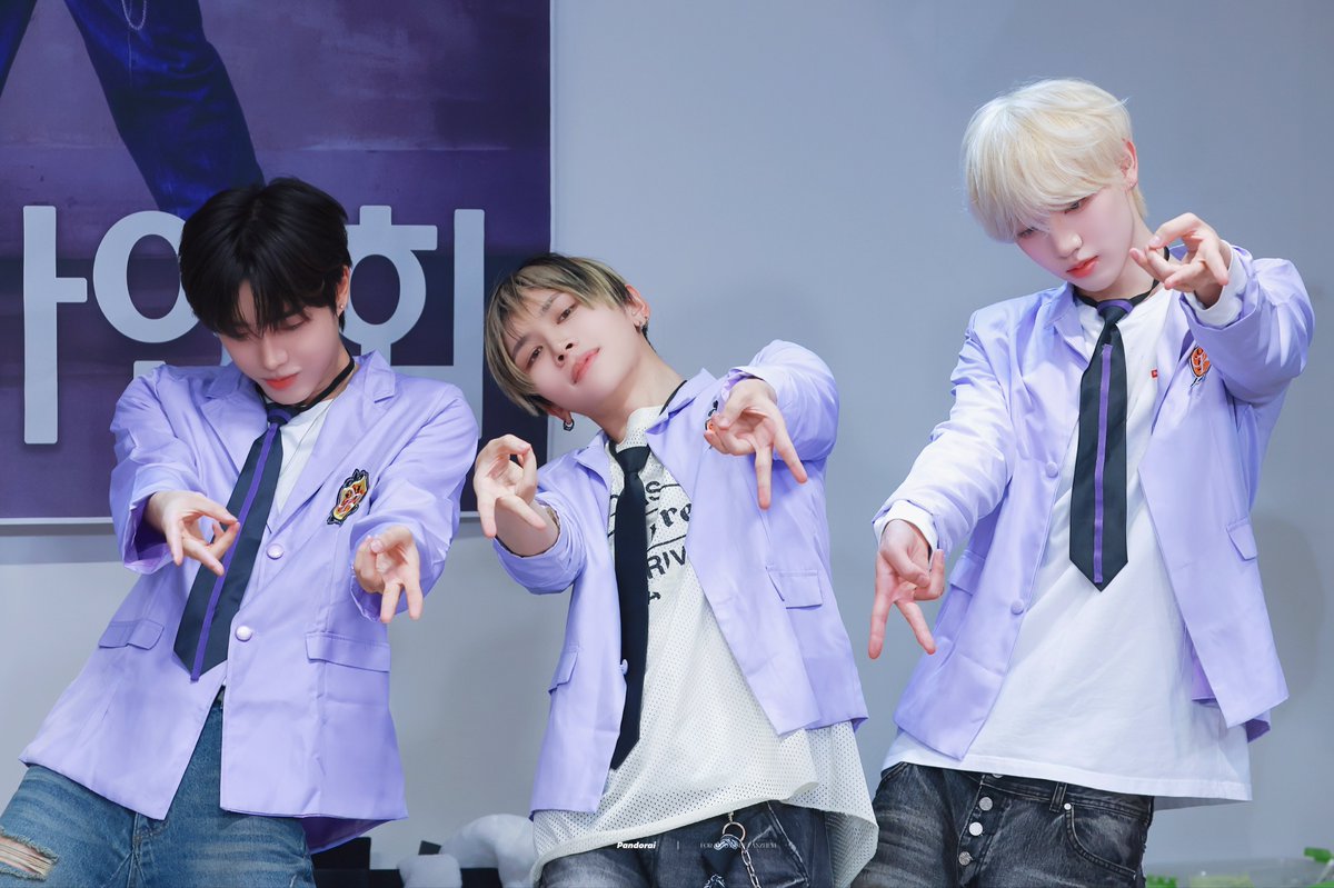 Pandorai_0122's tweet photo. 260708 애플뮤직 팬싸

모디세이 중남 오빠들 야호~

#모디세이 #MODYSSEY
#판저이 #FANZHEYI #范哲逸
#로완 #ROWAN #린린 #LYNNLYNN https://t.co/05KIwV4FZE