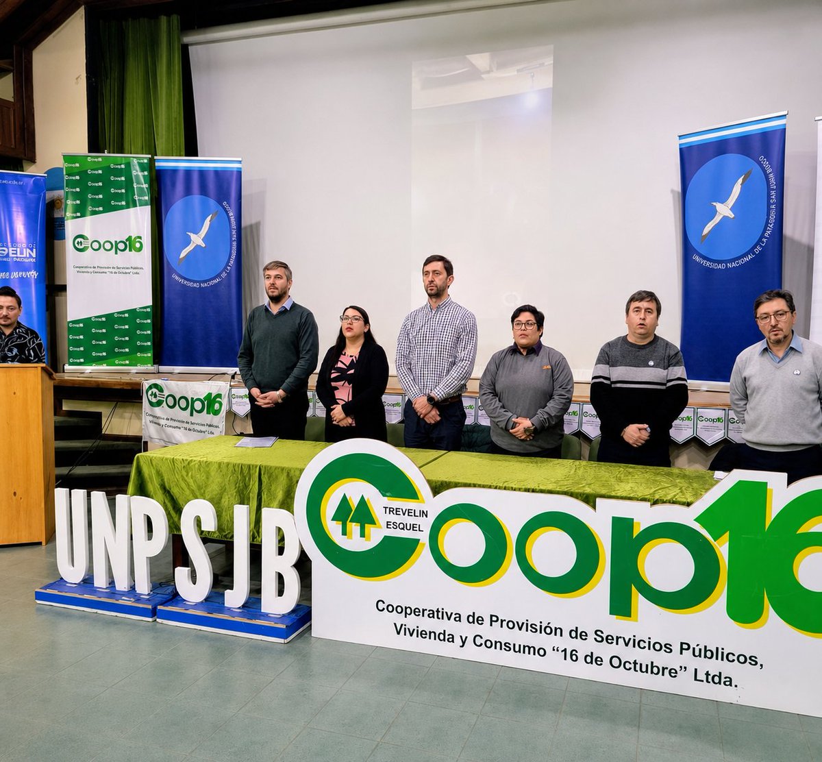 UnpsjbEsquel's tweet photo. En Trevelin se entregaron certificados del curso de Instalaciones Eléctricas Domiciliarias #UNPSJB https://t.co/RHorn36pYA