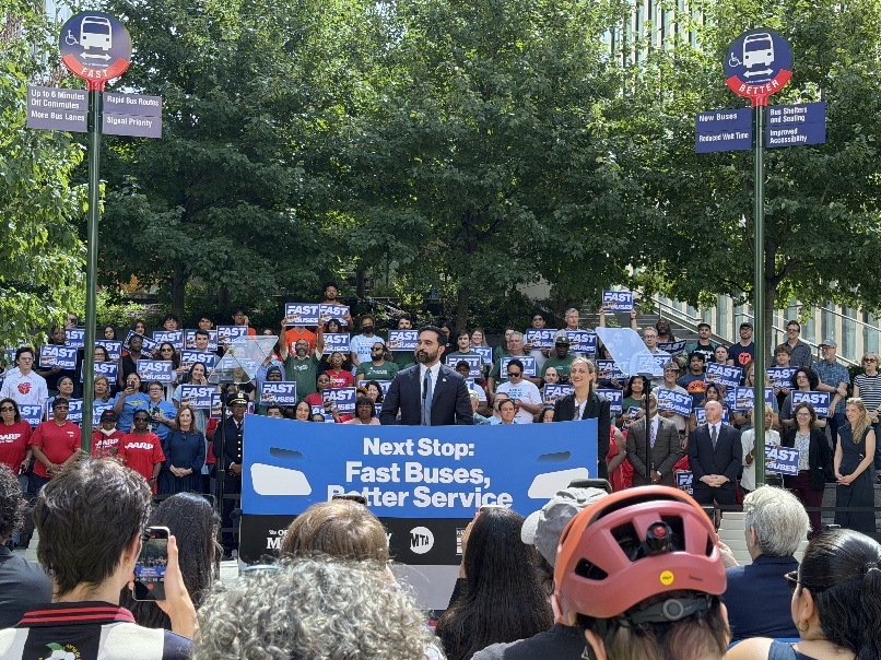 NYPIRG's tweet photo. 🚌 "@NYPIRG's @Straphangers Campaign celebrates today's release of the City's 'Next Stop: Fast Buses, Better Service' Bus Action Plan, which commits to expanding bus priority projects to make buses faster and more reliable." - NYPIRG's Natasha Elder

More: https://t.co/NXusXzyg2g https://t.co/EbeSrOf5xi