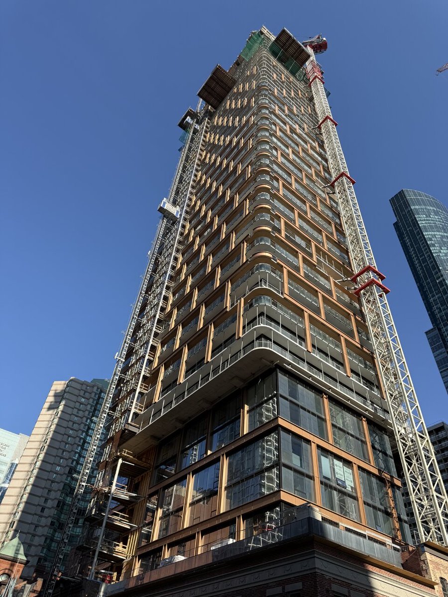 Urban_Toronto's tweet photo. 8 Elm now towers above the heart of Downtown Toronto. https://t.co/Pr7O2DK4Cv https://t.co/TMFv69JGcn