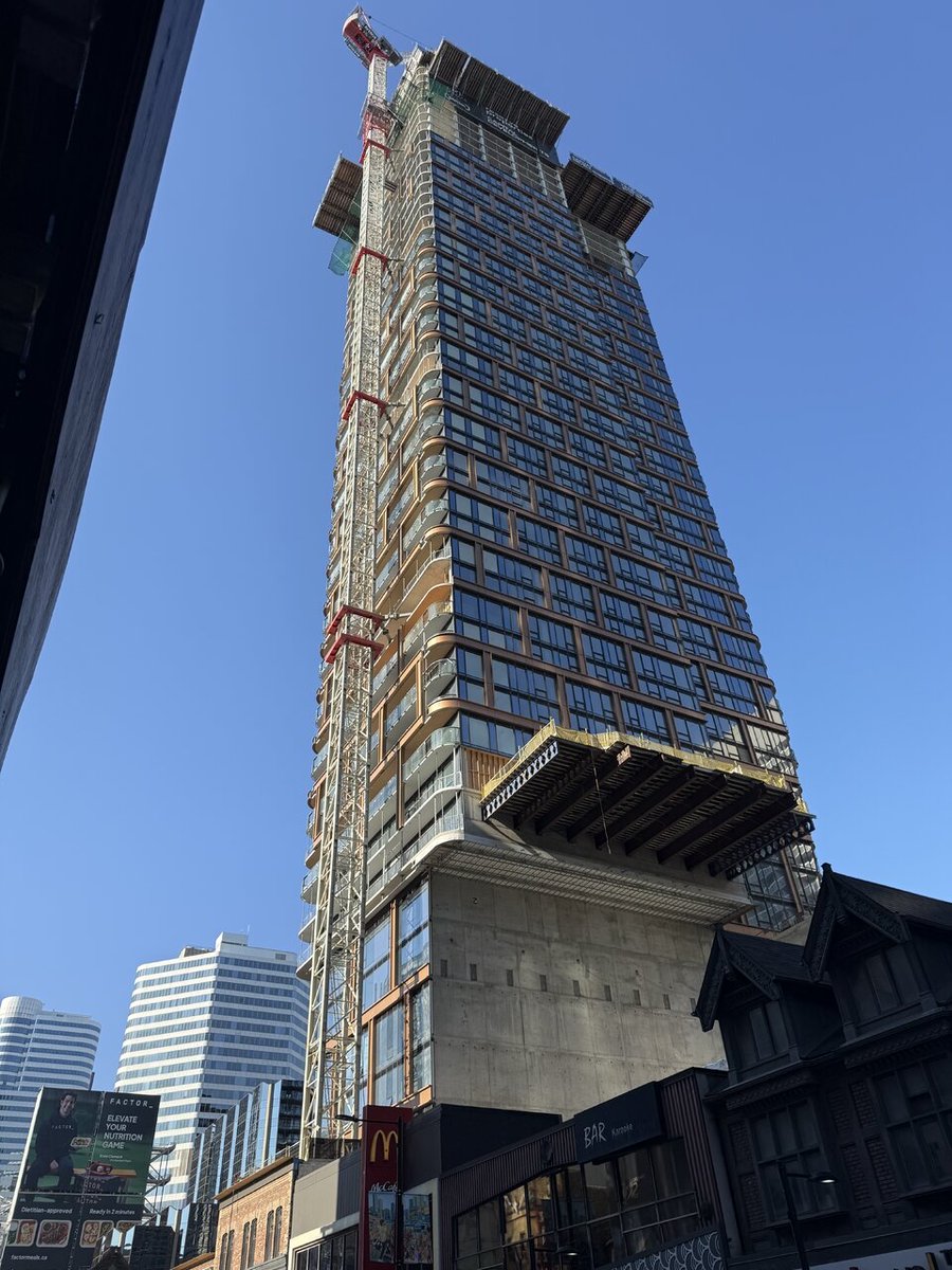 Urban_Toronto's tweet photo. 8 Elm now towers above the heart of Downtown Toronto. https://t.co/Pr7O2DK4Cv https://t.co/TMFv69JGcn