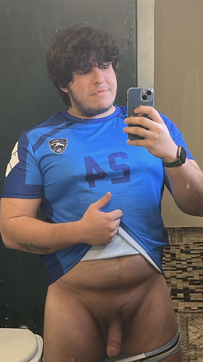 tubaron_boy's tweet photo. Hoje não tem jogo mas eu queria era te meter um gol do meu time. 🦈 https://t.co/jTlWK70JC5