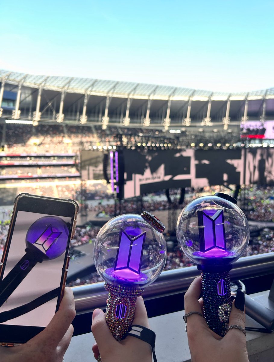 bisexualarmys's tweet photo. PLSSS forgot i took this https://t.co/YwWdIf1PSY