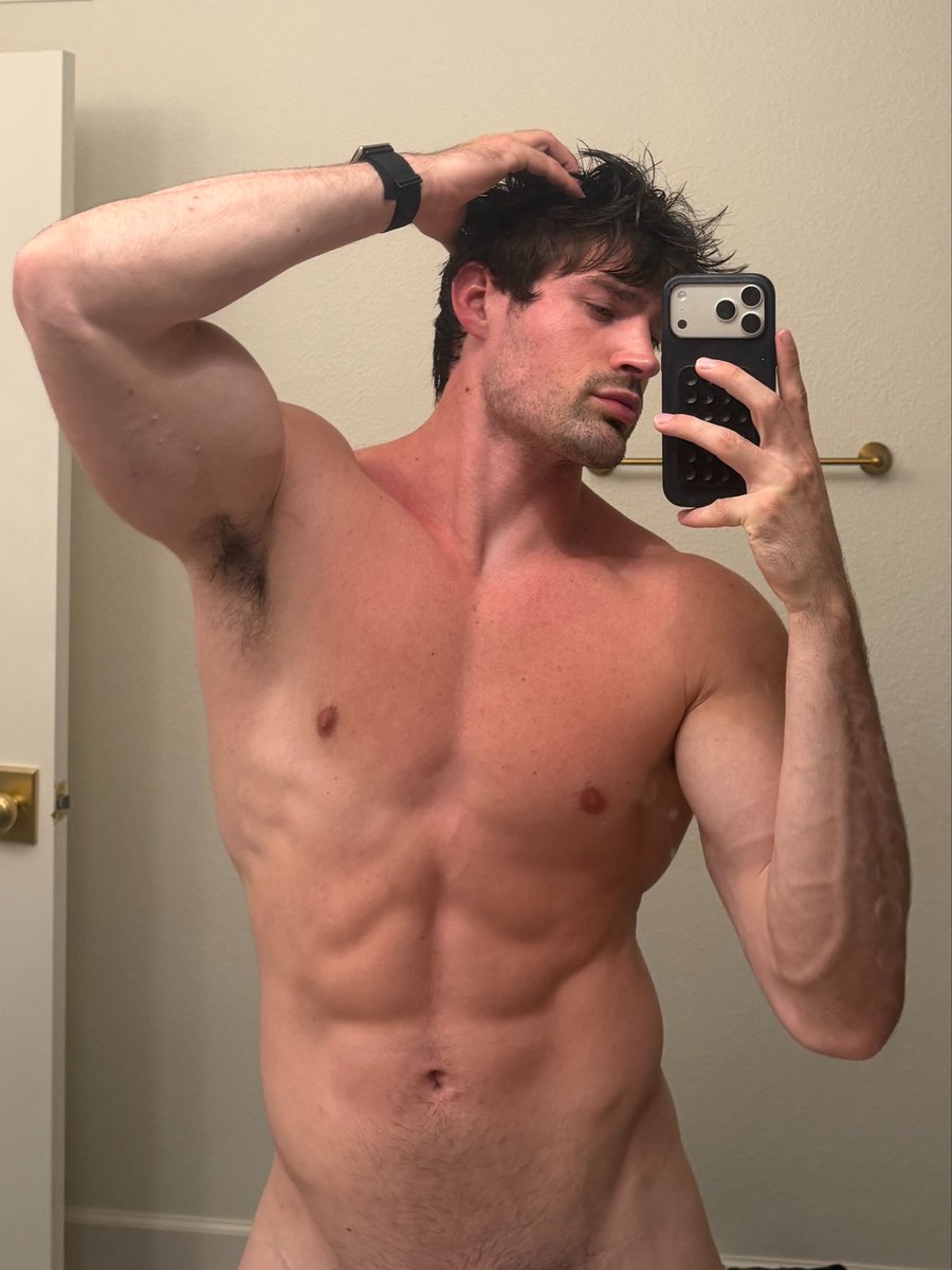 thecushmann's tweet photo. Applying for the next Superman role 🦸🏻‍♂️ https://t.co/JnxltCEyCS