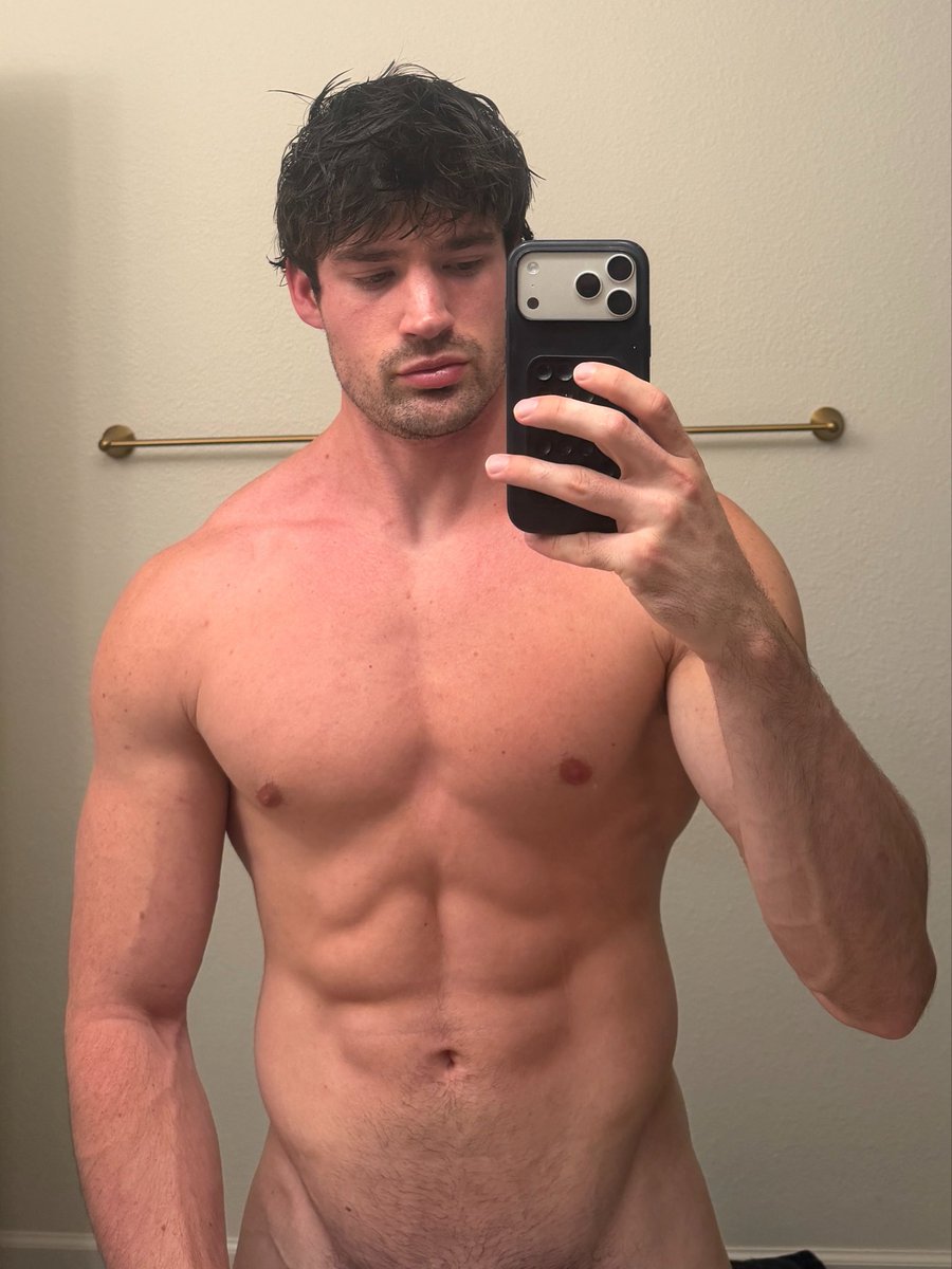 thecushmann's tweet photo. Applying for the next Superman role 🦸🏻‍♂️ https://t.co/JnxltCEyCS