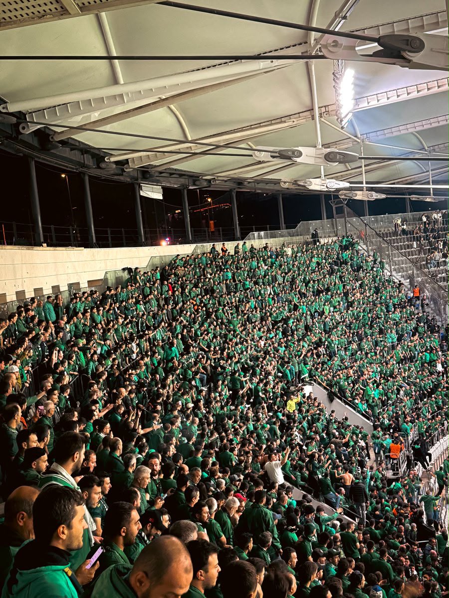 enverguler4189's tweet photo. Yarın çekilecek olan lig fikstürü camiamıza hayırlı olsun.

Benim gönlümden geçen maç malum deplasman.

Düşürmedik seni hiç dilden. 💚🖤 https://t.co/lcZLZ65p8t