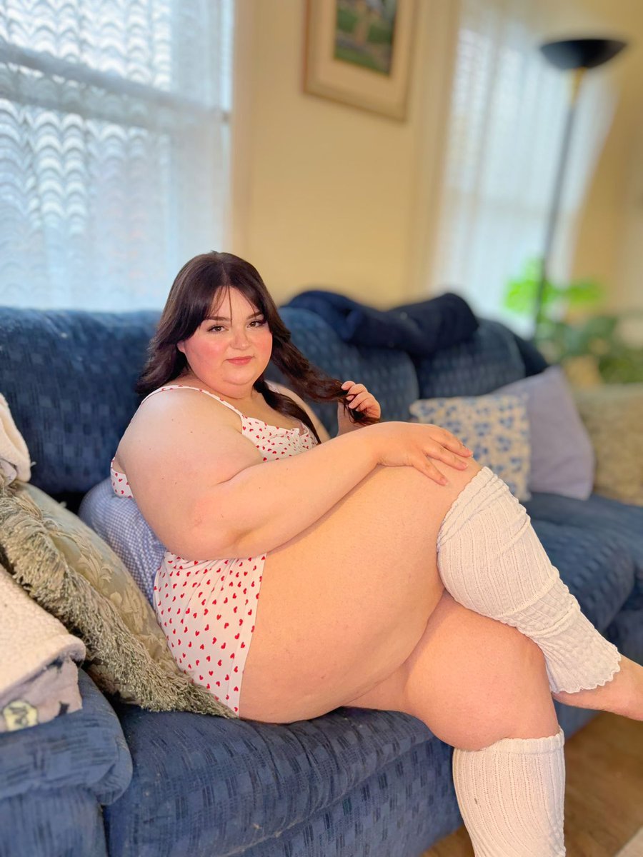 9sy93's tweet photo. Can women as big as me still be considered cute? 😊#usa https://t.co/XNDw2OFWQ3