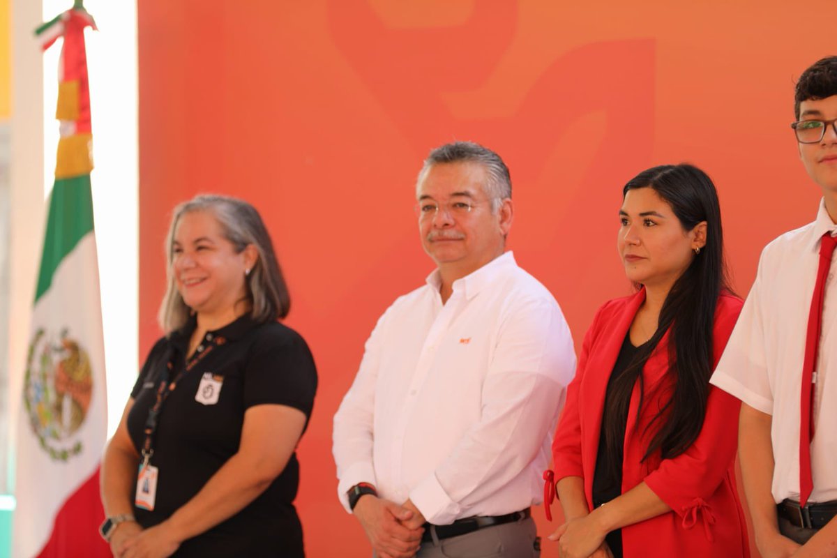 SNTE21's tweet photo. #TodosSomosUno🙋‍♂️
#UnoSomosTodos🙋‍♀️

El Mtro. José Francisco Martínez Calderón, Secretario General de la Sección 21 del SNTE, asistió al evento de clausura del ciclo escolar 2025-2026, organizado por la Secretaría de Educación del estado de Nuevo León, a https://t.co/txzltQuqDY