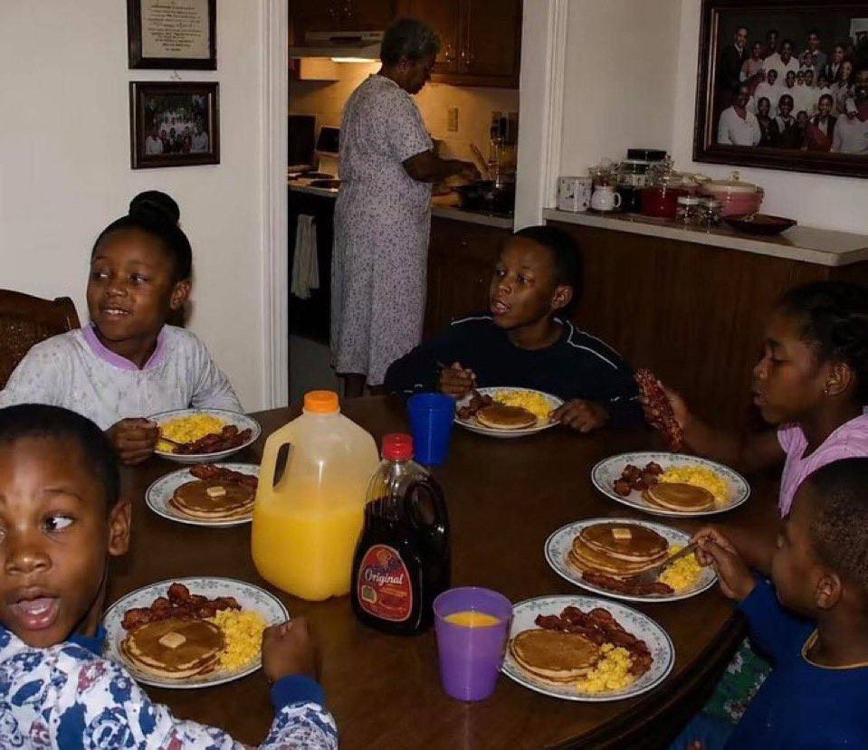 lanre__laredo1's tweet photo. this is the kind of childhood i’ll always be grateful for. 🤍 https://t.co/D0J07bozHR