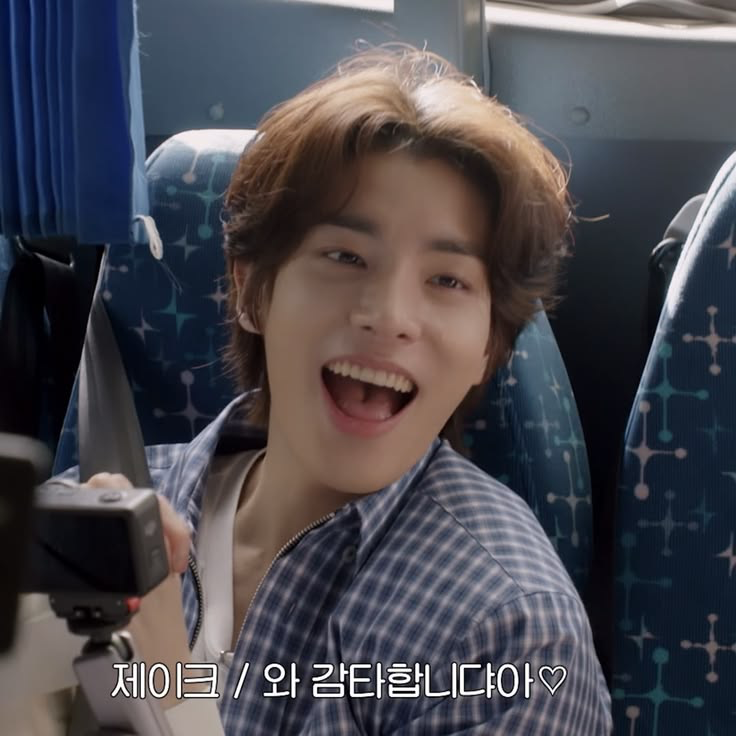 usayyunie's tweet photo. puppy jake but he gets older as you scroll !!, a thread!🪡 https://t.co/KM7GgZJsGA