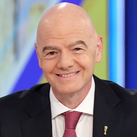 VALMICHEL7's tweet photo. Если вам какой-то умник ещё раз напишет про коррупцию в Украине, постите в ответ фото этих двух блядей и посылайте умника нахуй. https://t.co/MNSXGkRiBW