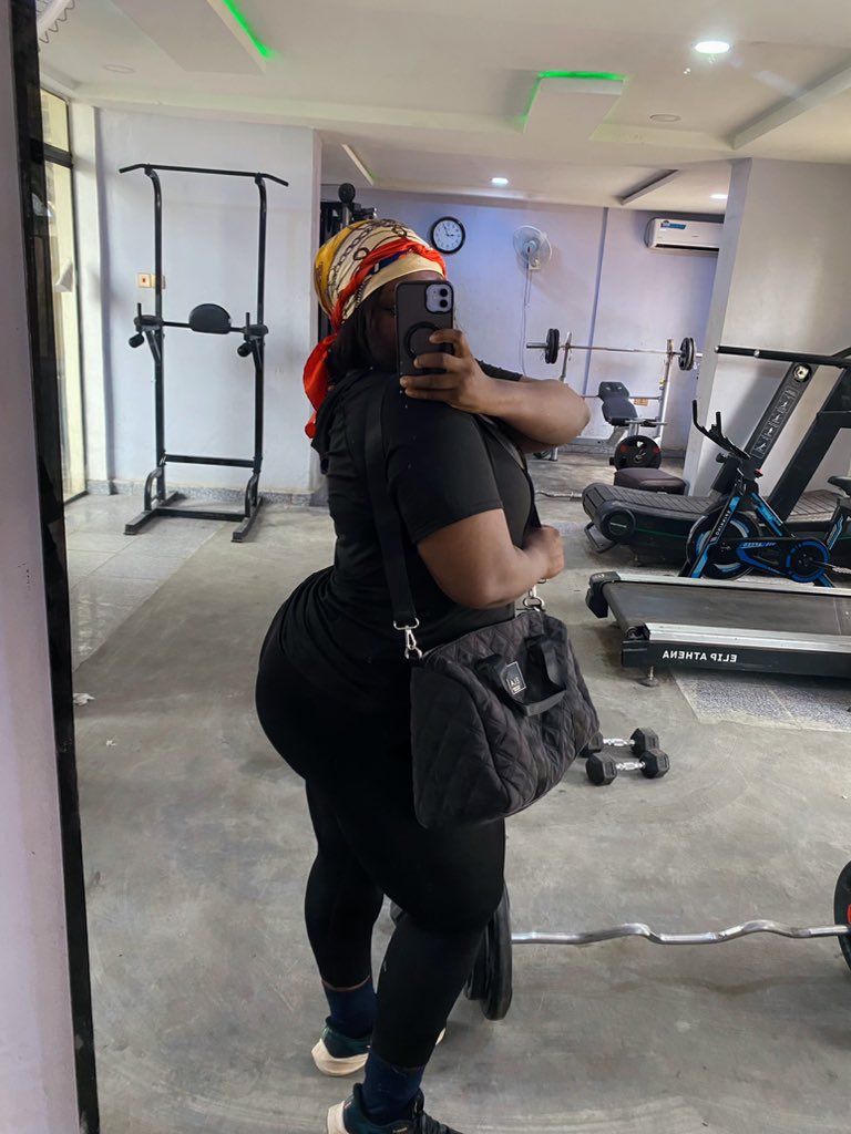 ZidyepO's tweet photo. Lower body days >>>>>>> https://t.co/MZN65SL3wO