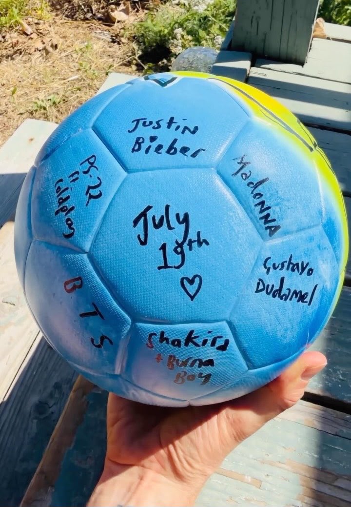 coldplayaccess's tweet photo. ⚽️ Coldplay will perform in the very first halftime show at the final game of FIFA World Cup on July 19.

The 11-minute performance will also feature Justin Bieber, Madonna, Shakira, BTS and more.

#FIFAWorldCup

📸 by Stevie Gibbs https://t.co/Q1oqfg6wQQ