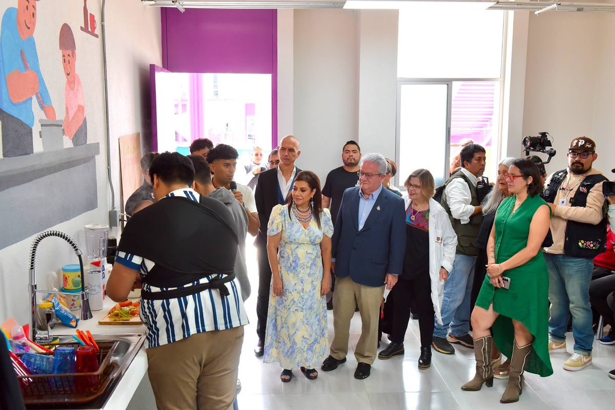 guerrerochipres's tweet photo. Desde el @C5_CDMX respaldamos las acciones que fortalecen el bienestar de las familias, con espacios que brindan atención y acompañamiento para niñas, niños, personas adultas mayores y personas con discapacidad.

Una Ciudad que cuida, transforma la vida de su gente https://t.co/MmZIRDARYg