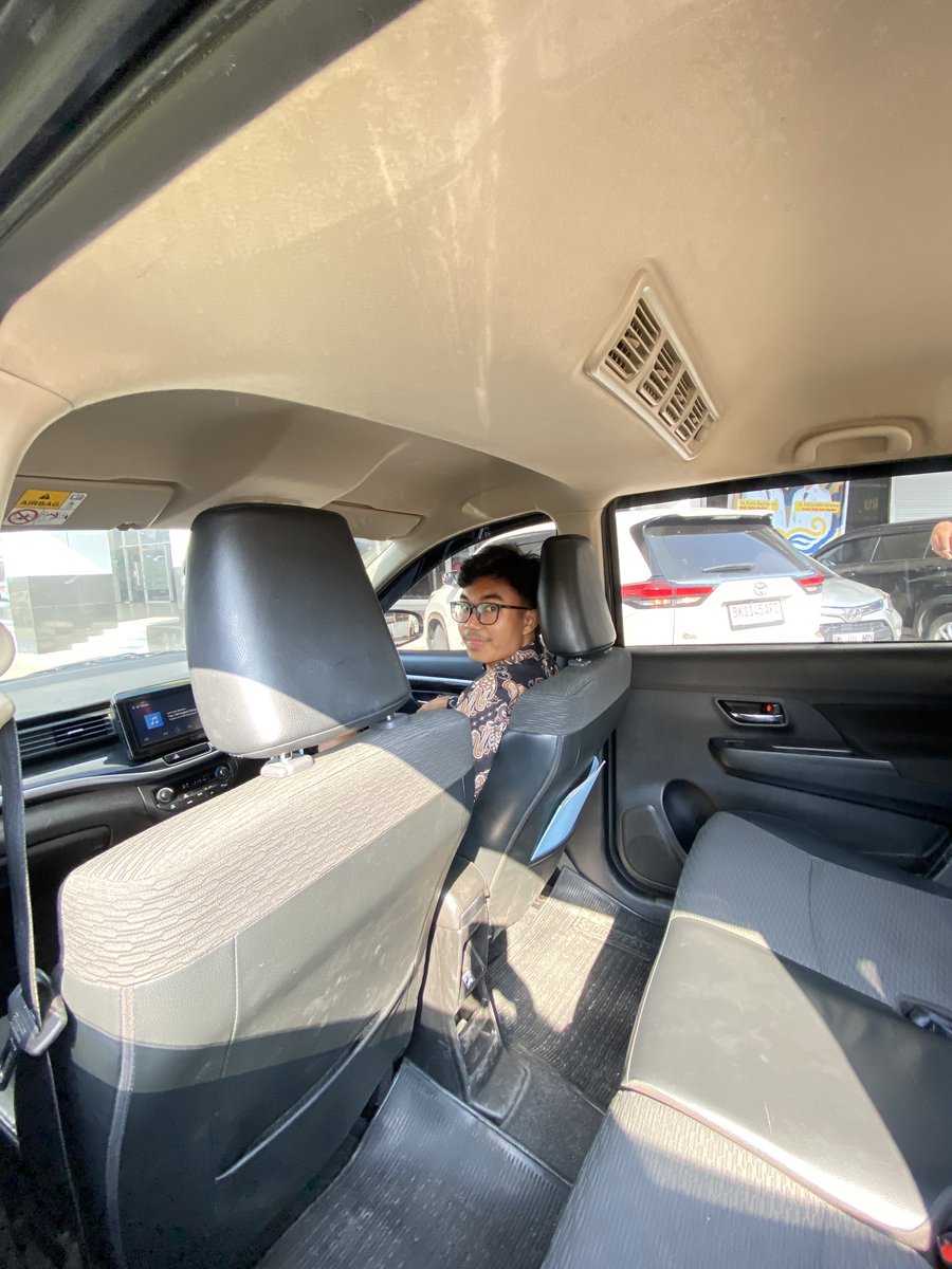 tchaikovskydeus's tweet photo. Driver bersama https://t.co/Kwv1sknqdk