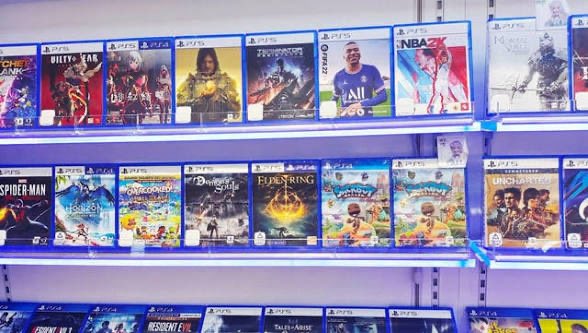 NextGenPlayer's tweet photo. Analysts speaking to IGN:

“Sony will not reverse this decision. Digital is just too lucrative.”

“50 million people subscribe to PS+. Let's say 500,000 cancel in protest, that would be just 1% of that business gone.”

Canceling PS+, posting on X, community noting or signing petitions “won’t make any difference” and won’t reverse Sony’s decision analysts say

▶️ https://t.co/PwhbonEzJp