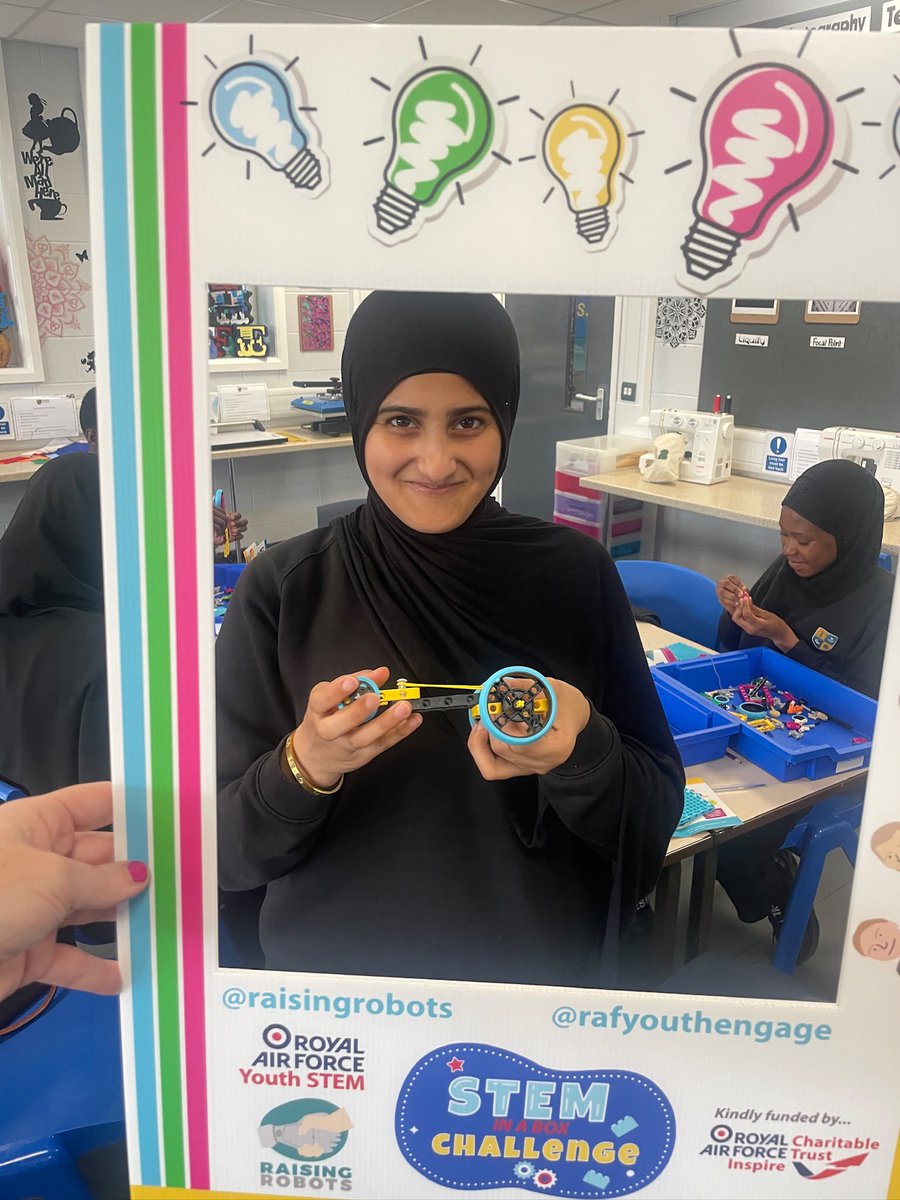 NewsomeAcademy's tweet photo. STEM in a Box – Raising Robots
Our school has received 30 STEM in a Box: Raising Robots kits, kindly supplied by the RAF.
Through a range of hands-on challenges, students will develop their problem-solving, teamwork and engineering skills. https://t.co/KSKJrMDmYG