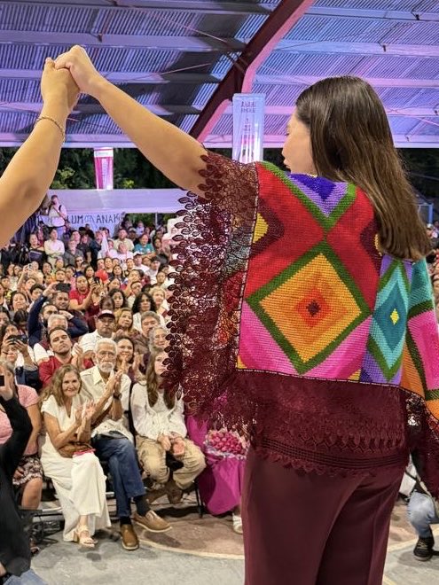 Javier_Corral's tweet photo. Me entero del fallecimiento del señor Francisco González Espinoza, padre de mi compañera senadora, @AnahiGonzalezQR , a quien le envío un abrazo solidario, así como a toda su familia. 

Querida Anahí: sé del enorme cariño y orgullo que tu padre sentía por ti, y lo importante que fue en el impulso de tu actividad y formación políticas. Te acompaño en este momento de dolor, deseo que tengas una pronta resignación, y que recordemos siempre su recia convicción y su amor por México. 

Descanse en paz.