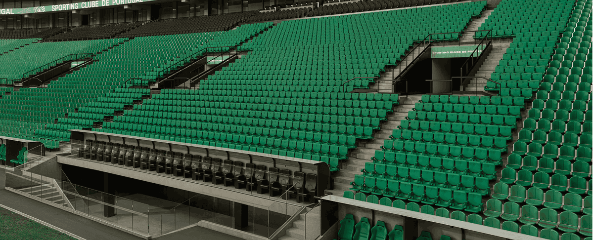 InsiderSporting's tweet photo. Passou pouco mais de 1 ano desde o lançamento da oferta dos Lion Seats. Desde aí, já por diversas vezes foram alterados pressupostos de venda deste produto. Não está certo o clube enganar sucessivamente sócios que pagaram milhares de euros ao "alterar as regras a meio do jogo". https://t.co/4F3QlIWPPM