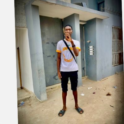 buya_bongo's tweet photo. @KeiVianney71551 @luca_varan Venant de toi je suis pas surpris, regarde ta sale tête vilain type tu me réponds comme si je suis ton ami. Un moment donné il faut être instruit. Arrêter d’insulter les gens bêtement comme . https://t.co/fRxpr4ZFN2