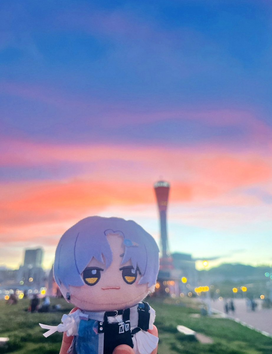 BchCloe's tweet photo. デリバリーという手段が
軒並み潰されてるド田舎､
お口がマックになってるが
外に出るか否かを悩んで１時間経過
食欲を取るか､出不精を取るか―― https://t.co/7i9zmq2Zy7