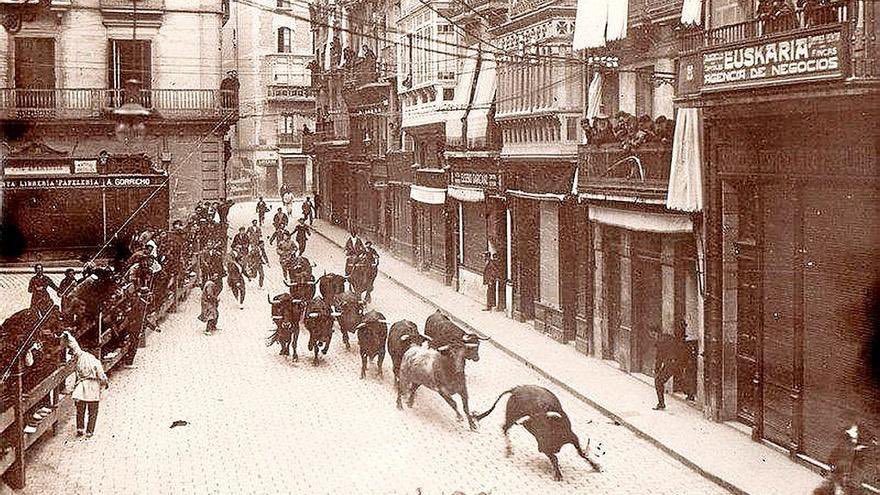 Magicalspain's tweet photo. Sanfermines before Hemingway // Sanfermines after Hemingway https://t.co/ImPk70F96M