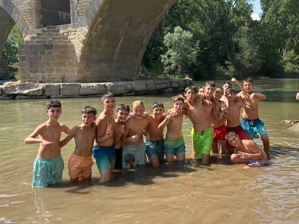 FCBQtecnic's tweet photo. CAMPUS | 🏀 Avui, al campus de seguiment U11 hem fet kayak al riu amb els monitors de l'ajuntament de Balaguer!! Ens hem refrescat i divertit de valent!! 🚣‍♀️ @ciutatbalaguer https://t.co/iBLa3XwA46