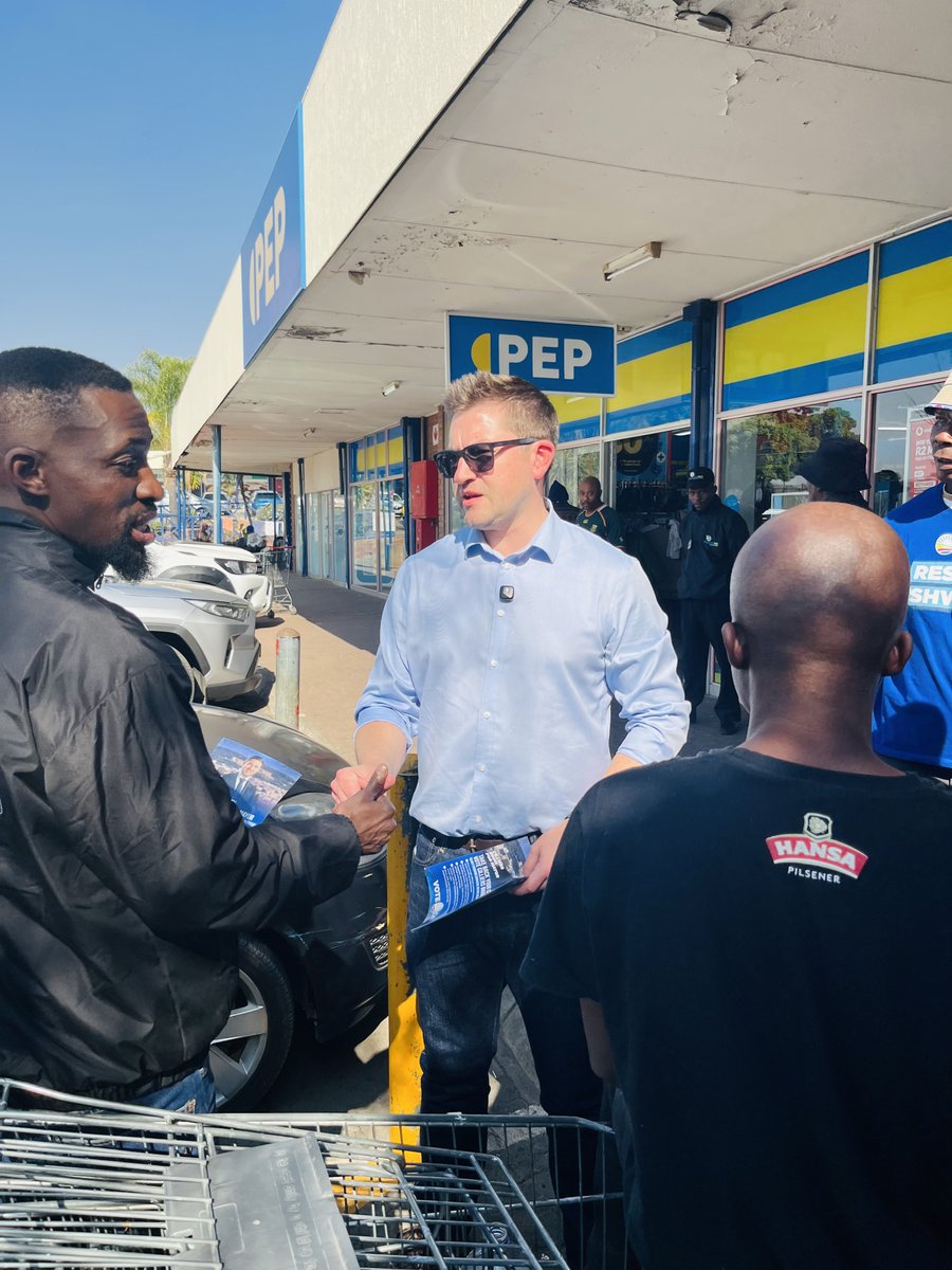CilliersB's tweet photo. 📍 Letting the people of Mabopane know about my 5 mayoral pledges:

1️⃣ Fire corrupt officials.
2️⃣ Restore law and order.
3️⃣ Upgrade roads and water infrastructure.
4️⃣ Utilise municipal assets to attract investment and create jobs.
5️⃣ Empower communities to help keep their neighbourhoods clean and safe.

Register to vote at https://t.co/HlJhTk7sVA

#takebackyourcity #backbrink