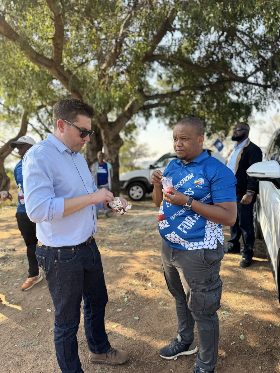CilliersB's tweet photo. 📍 Letting the people of Mabopane know about my 5 mayoral pledges:

1️⃣ Fire corrupt officials.
2️⃣ Restore law and order.
3️⃣ Upgrade roads and water infrastructure.
4️⃣ Utilise municipal assets to attract investment and create jobs.
5️⃣ Empower communities to help keep their neighbourhoods clean and safe.

Register to vote at https://t.co/HlJhTk7sVA

#takebackyourcity #backbrink