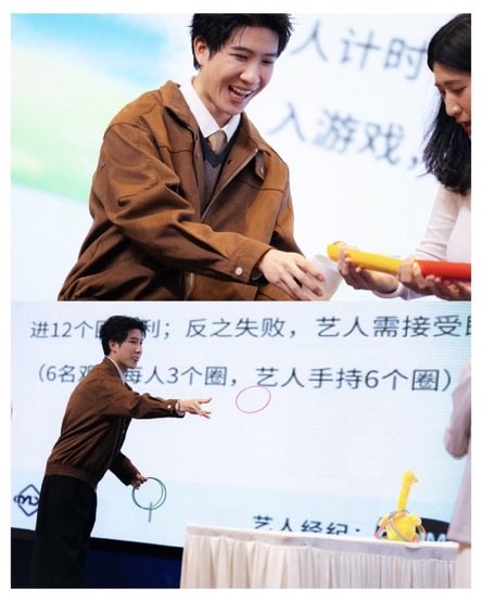 FirstKhaoFR's tweet photo. 2/2

#KhaotungFanSigninSuzhou  
#GMMTV https://t.co/jTkQTD4cdb