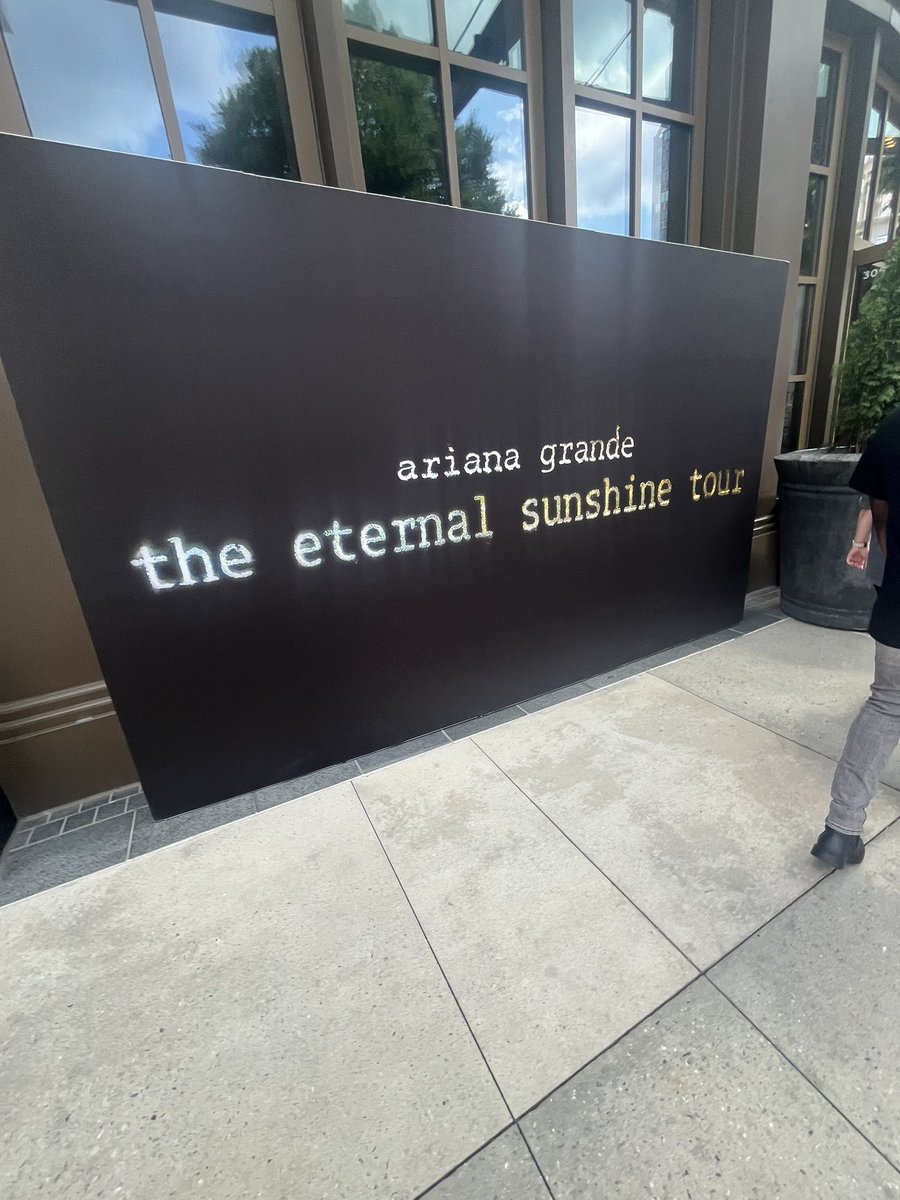 wandasattorney's tweet photo. PIT-STOP AT THE POP-UP! #ESTAtlanta https://t.co/acEP3DkqUc