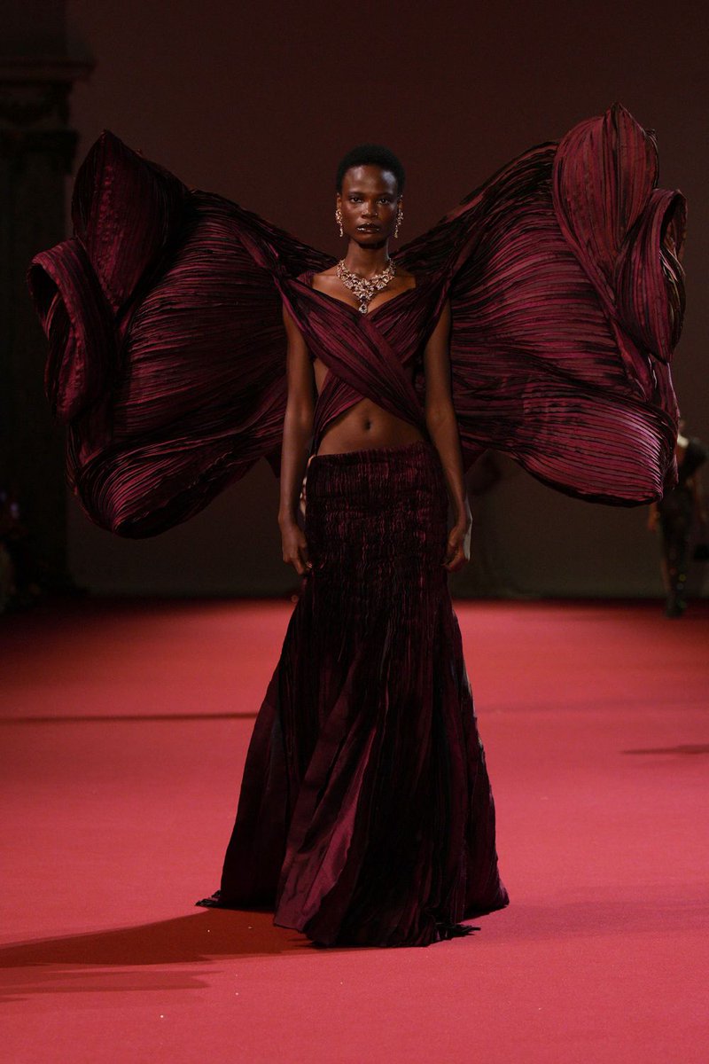 LaModeUnknown's tweet photo. ✨️Manish Malhotra✨️ Fall/Winter 2026 Couture.🪡 https://t.co/uLc9wqeBRb
