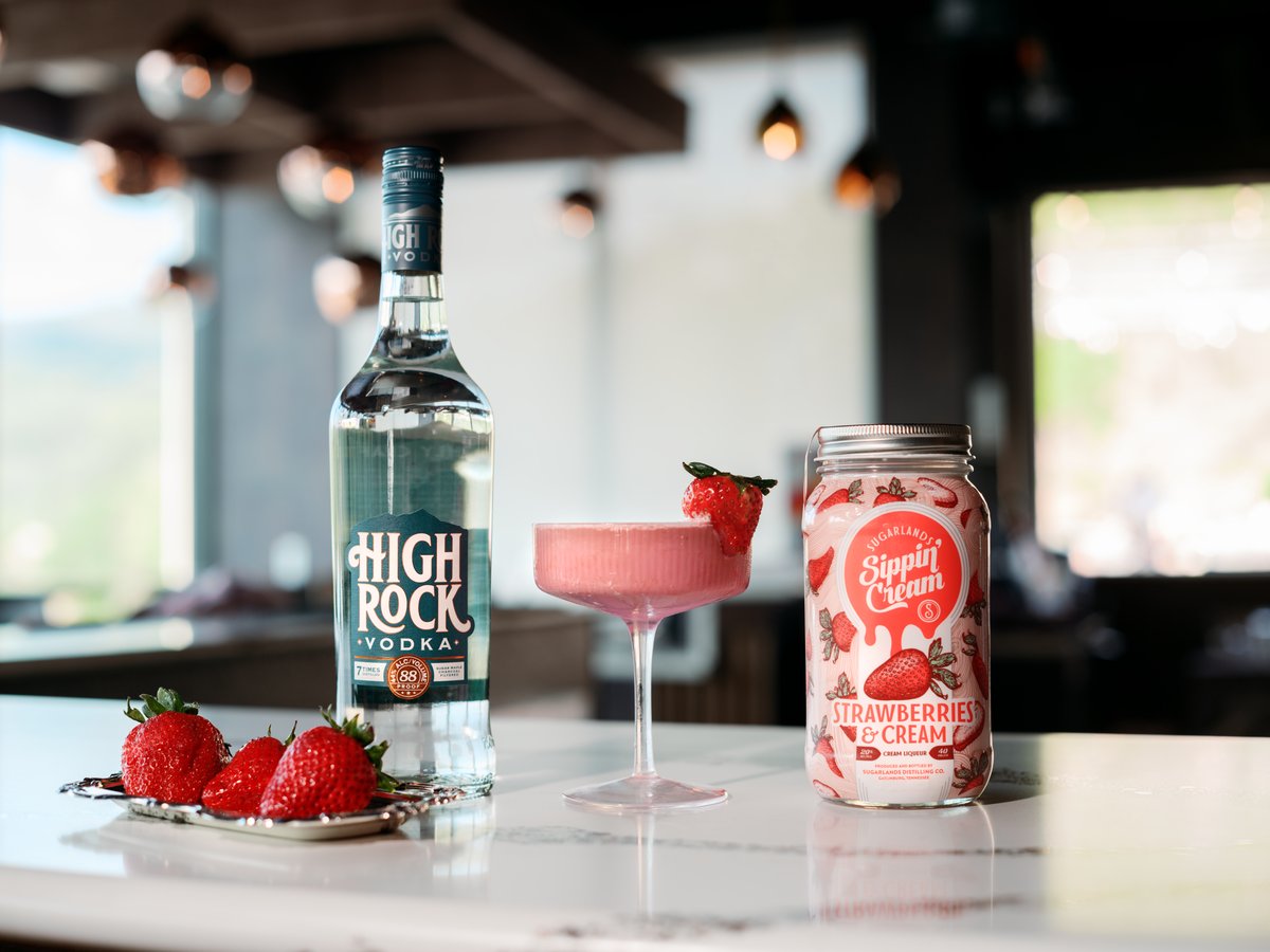 SugarlandsShine's tweet photo. #WTDW: The Pink Cadillac. One sip and you'll be all shook up.
Combine in a shaker with ice
🍓 1 oz. @HighRockVodka
🍓 2 oz. Espresso
🍓 .75 oz. Strawberry Sippin' Cream Sugarlands Shine
🍓 Shake and strain
🍓 Garnish with a strawberry
#SipsUp
#HighRockMoments https://t.co/Ke3xOvA5Qp