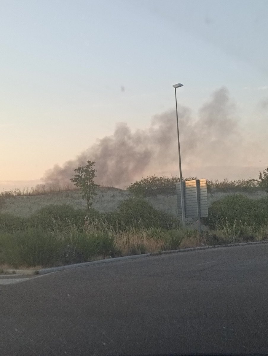 AngelLuma69's tweet photo. Humo desde Río Shopping https://t.co/aW9WRywsJu