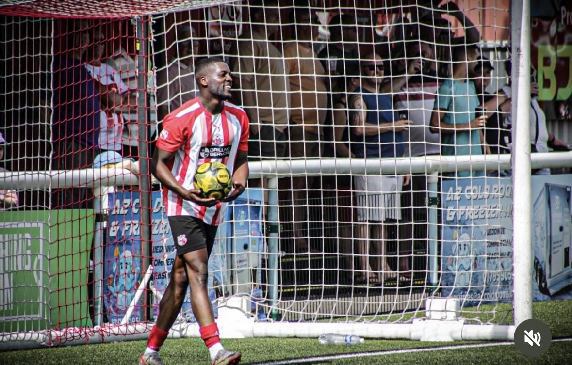 mikeyycookie's tweet photo. Football ⚪️🔴 @SheppeyUFC #Ites https://t.co/5daIN5RVHb