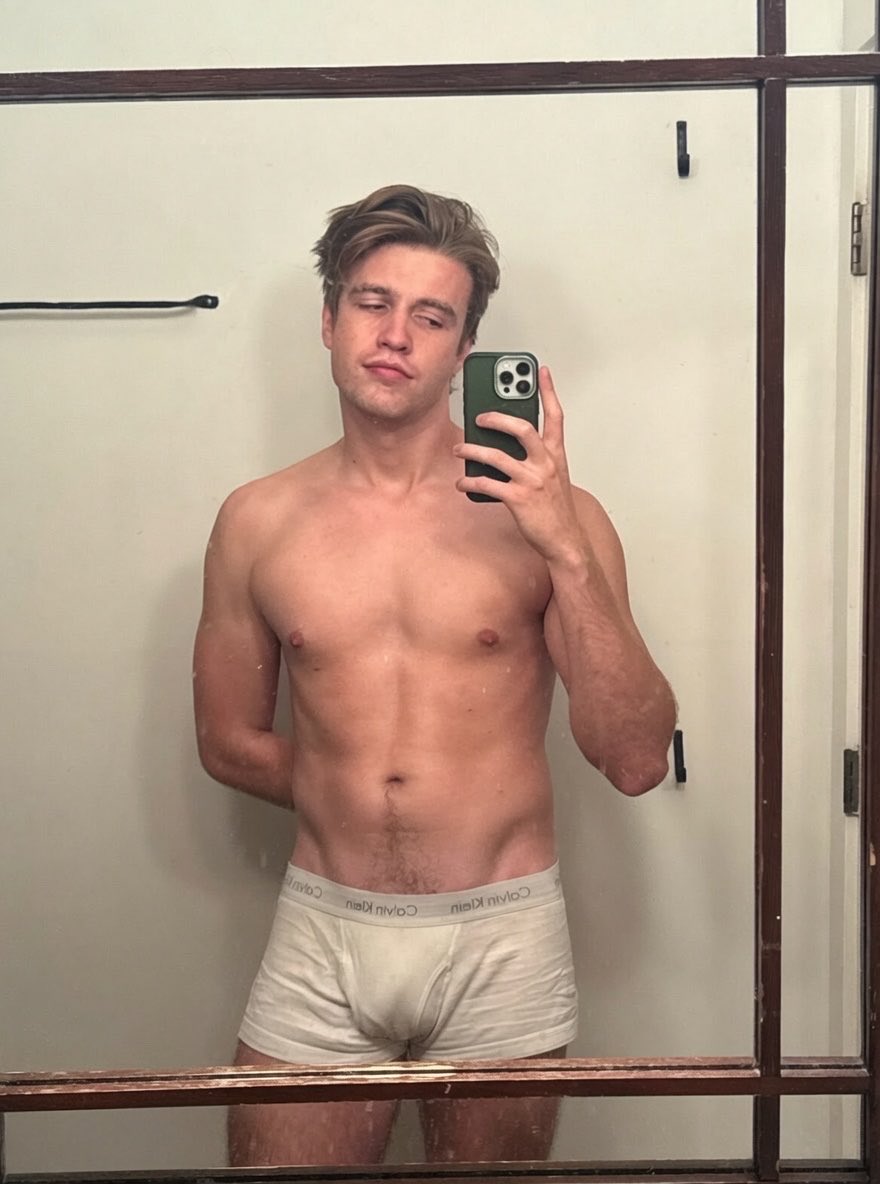 ThatGayGuyNick's tweet photo. Vanity summer y’all https://t.co/MHLqzs6vB2