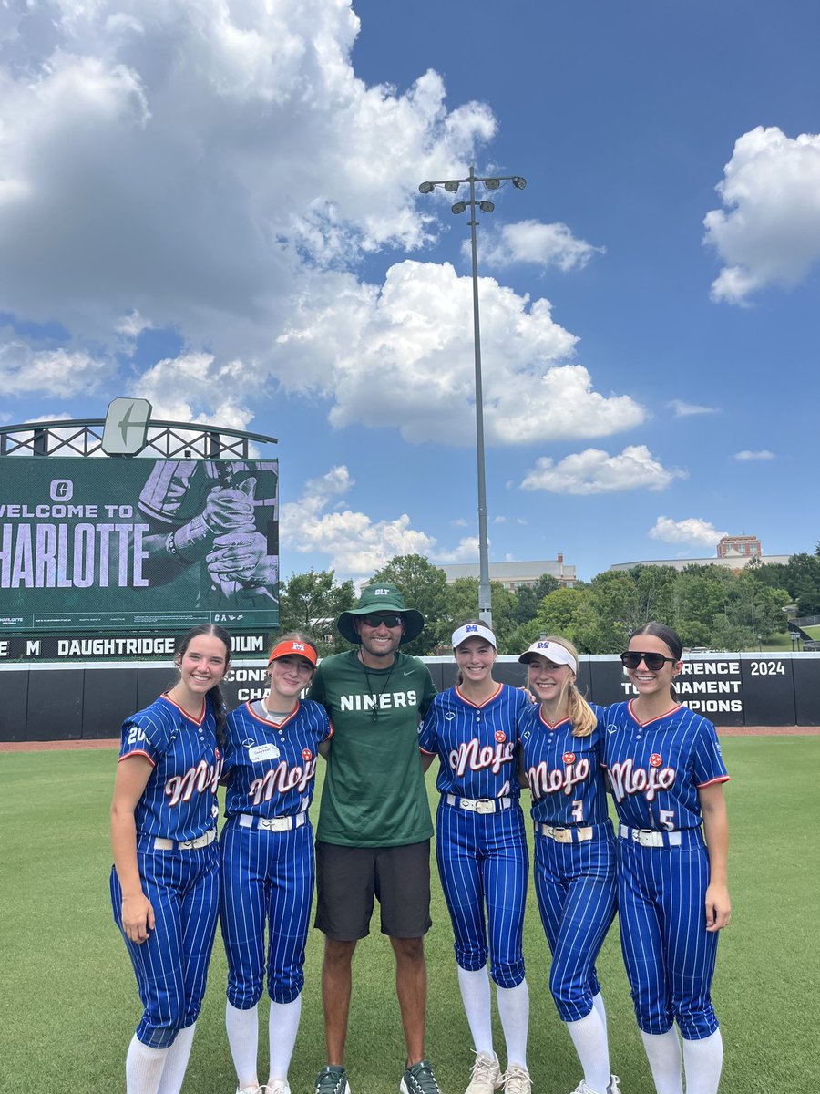ZoeHoward04's tweet photo. Thank you to the amazing coaching staff at Charlotte for a great camp today. Loved getting to be with my teammates! https://t.co/pGWYm8S482