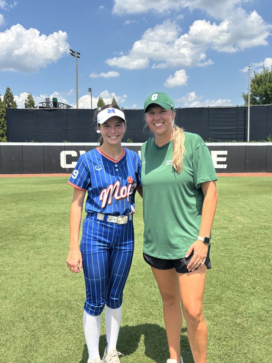 ZoeHoward04's tweet photo. Thank you to the amazing coaching staff at Charlotte for a great camp today. Loved getting to be with my teammates! https://t.co/pGWYm8S482