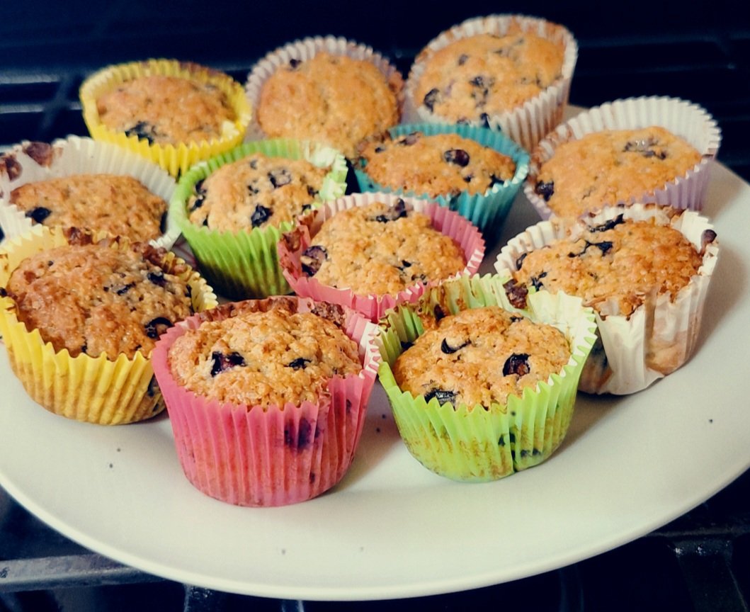 Dowlina10438's tweet photo. Just pulled a batch of fresh blueberry muffins out of the oven, and my kitchen smells like a berry-filled paradise! ππ« Who else loves warm, homemade blueberry muffins? π½οΈπ
#BakingBliss #MuffinMagic #BlueberryMuffins https://t.co/MdgojPPzn4