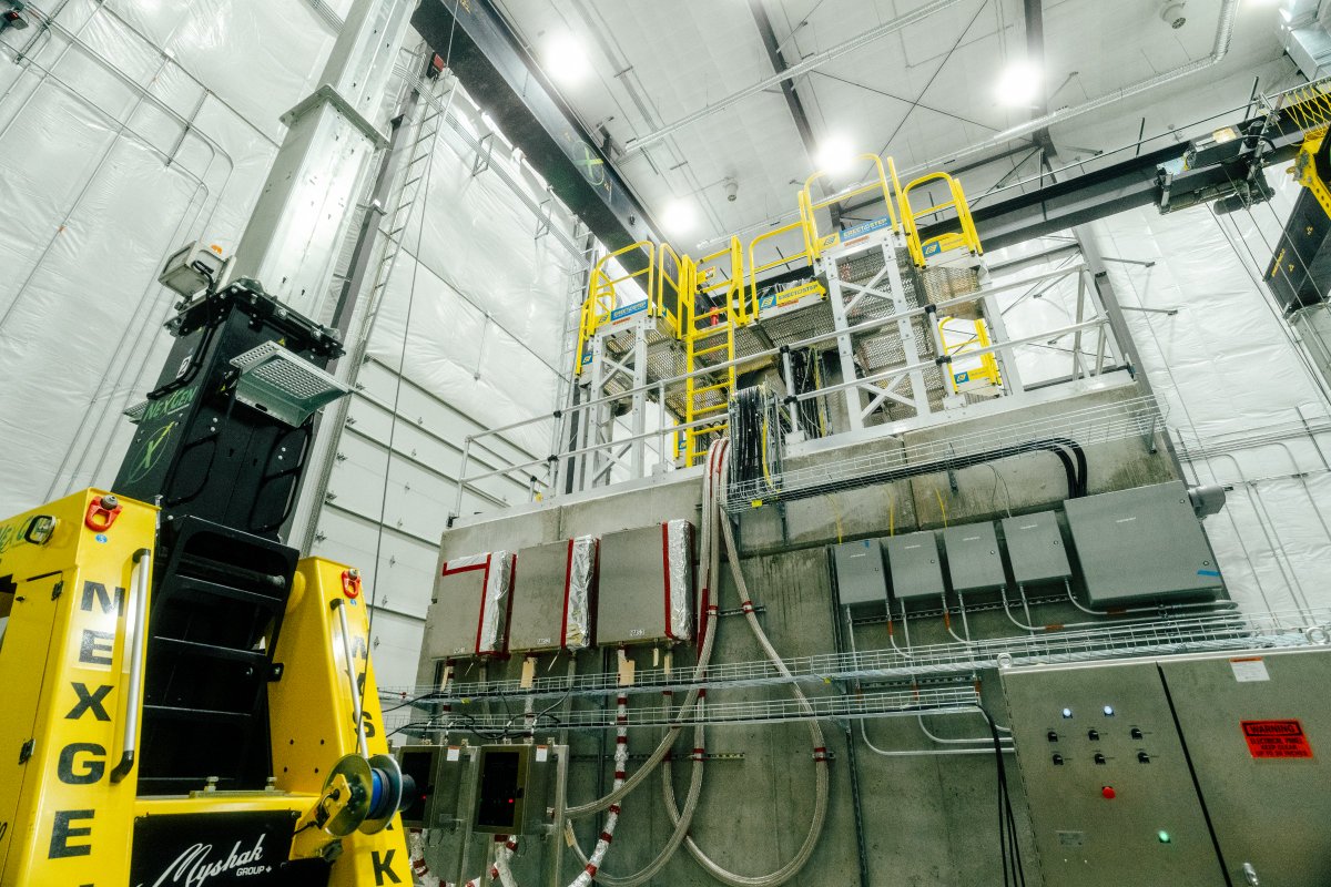 AaloAtomics's tweet photo. Following our zero-power criticality, here is the upcoming technical roadmap for Aalo:

- Testing and operator training at the Critical Test Reactor.
- Manufacturing and construction at Aalo-X, our 10 MWe full-scale power plant and second reactor.
- Construction and component testing at Aalo-0, full-scale sodium loop.
- Expansion of manufacturing space by an order of magnitude, with assembly-line design.

Net, our approach is to take the shortest path to scaled, commercial reactor deployment:

1) Full-scale zero-power criticality
2) Full-power (10 MWe) power plant (next).
3) Deployment of commercial Pod (50 MWe) to a customer.

We look forward to an exciting post-criticality roadmap to advance the commercial progress of modular nuclear power in the U.S.