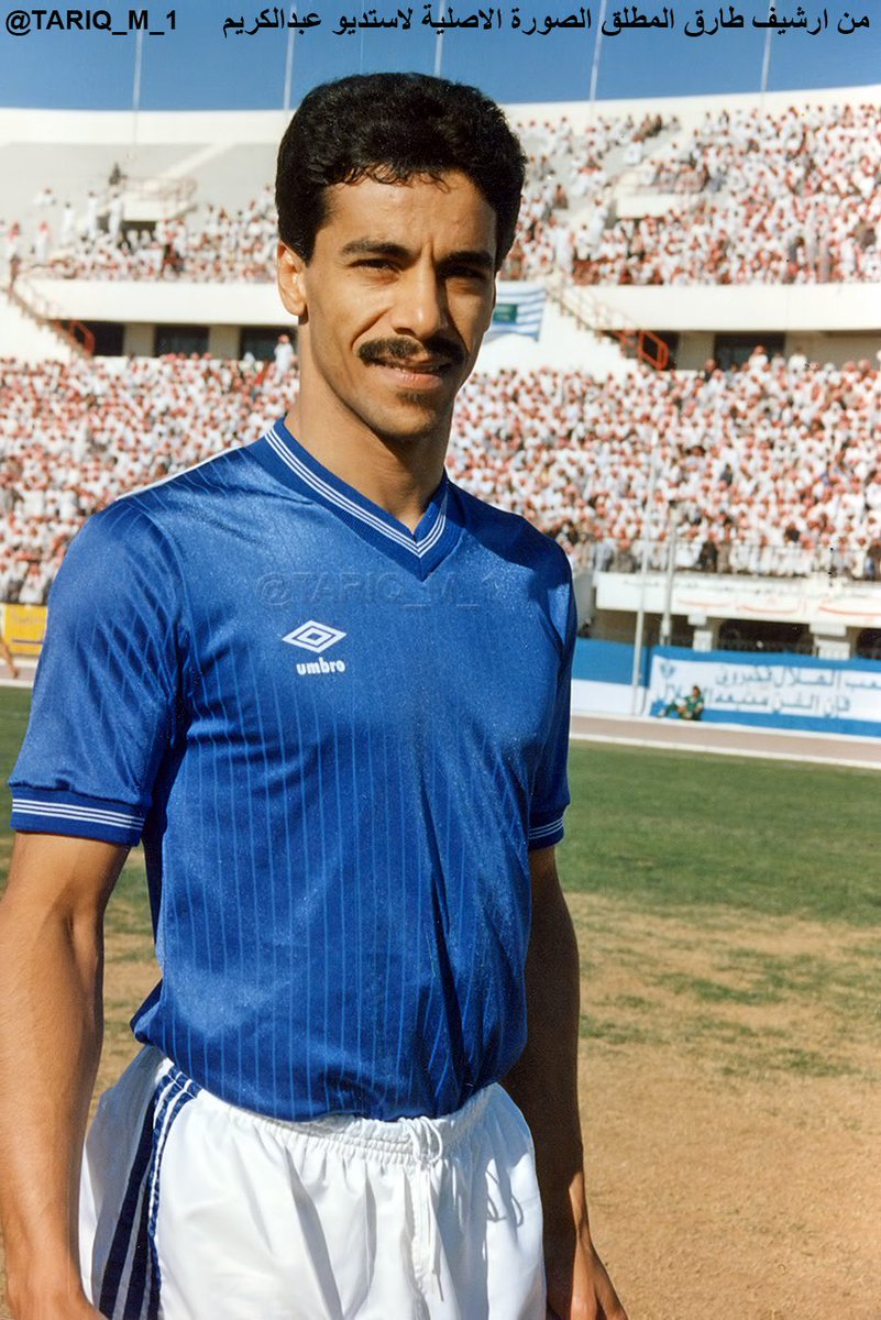 history_hfc's tweet photo. 📸 من أرشيف الزمن الجميل @TARIQ_M_1 

عندما كان القائد صالح النعيمة يكتب المجد بقميص #الهلال، ويقدم درسًا في القيادة والثبات داخل المستطيل الأخضر.

أسطورة لن تتكرر، وكابتن العرب الذي بقي اسمه محفورًا في ذاكرة كل عاشق للهلال .

@S_AlNeayma https://t.co/a2T1VEOMvP