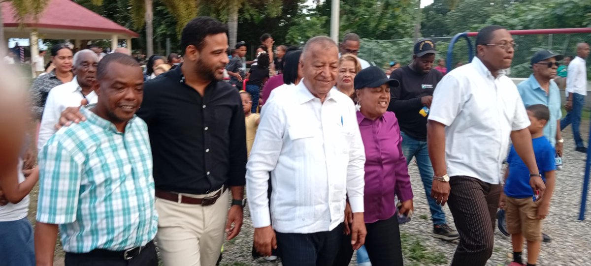 08Ambiorix's tweet photo. Nelson de La Rosa es un excelente ser Humano muy cercano a la gente y una persona Solidaria. https://t.co/EcWQ5kaGGg