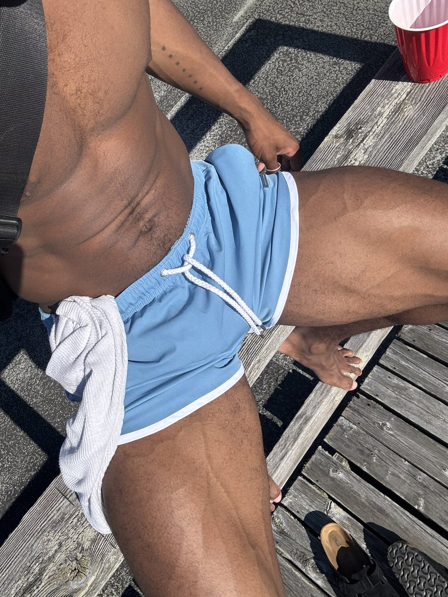 pocketrodd's tweet photo. I’m blue ba dah boo dee da boo dah https://t.co/37UESlnLV6